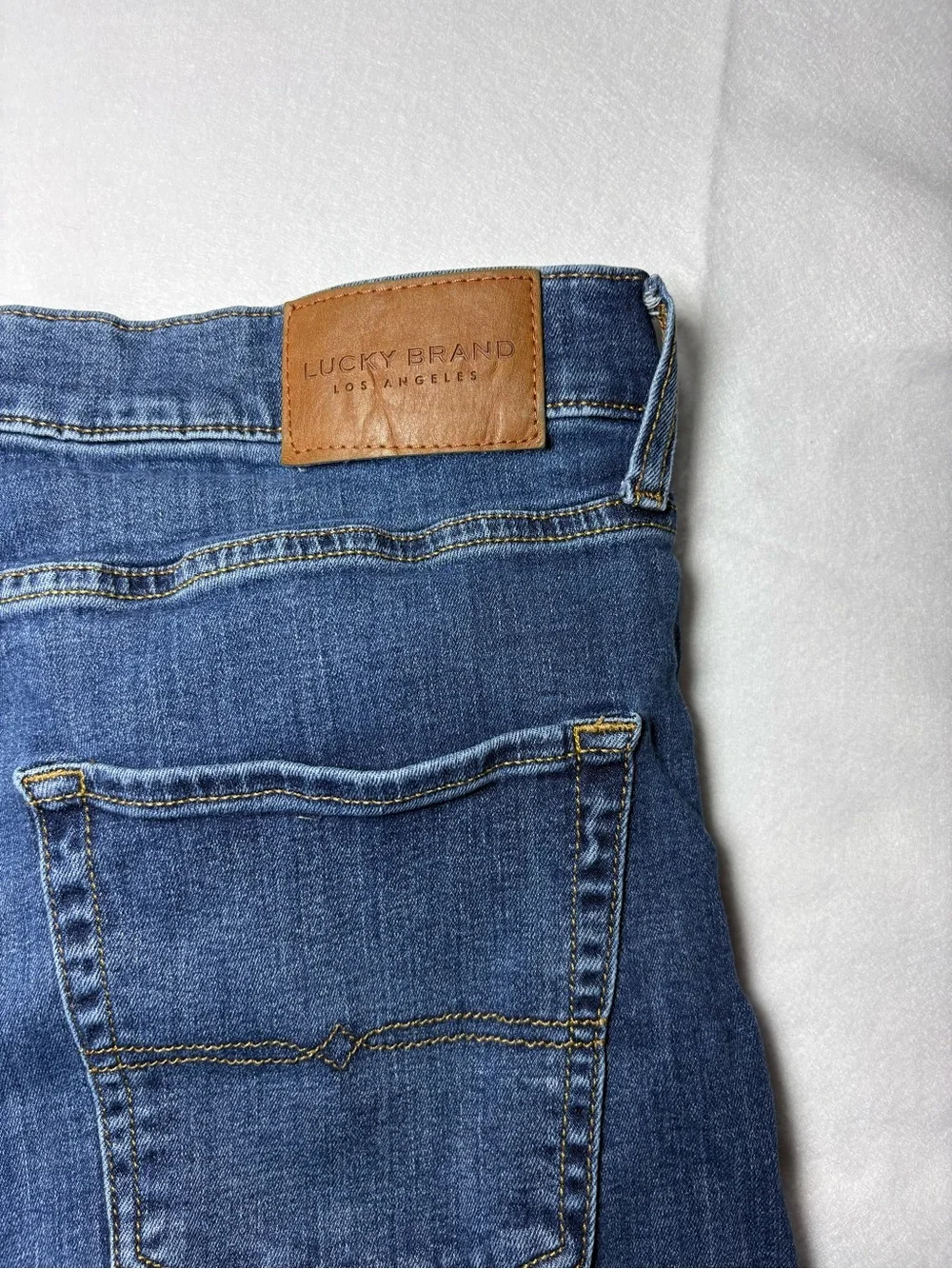 Lucky Brand Men’s 410 Athletic Straight Medium Wash Jeans 34x29